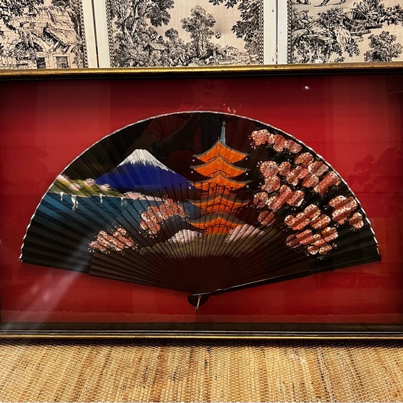 Large Vintage Japanese Hand Fan Hand Painted, Mount Fuji, Framed Shadow Box - Picture 3 of 8